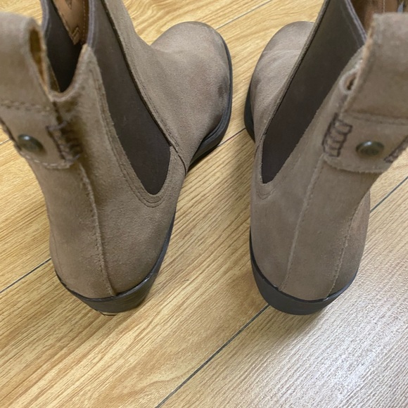 Uggs distressed lookleather boots size 9.5 - Picture 8 of 9